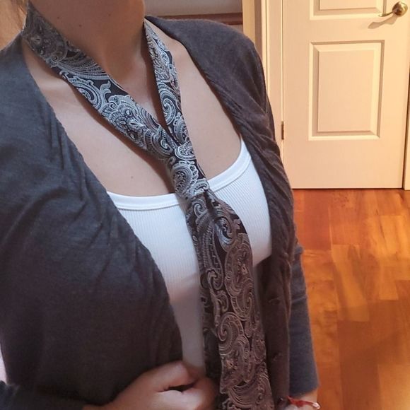 LOFT L/S Grey Gathered V Neck Pearl Button Cardi - Picture 6 of 10